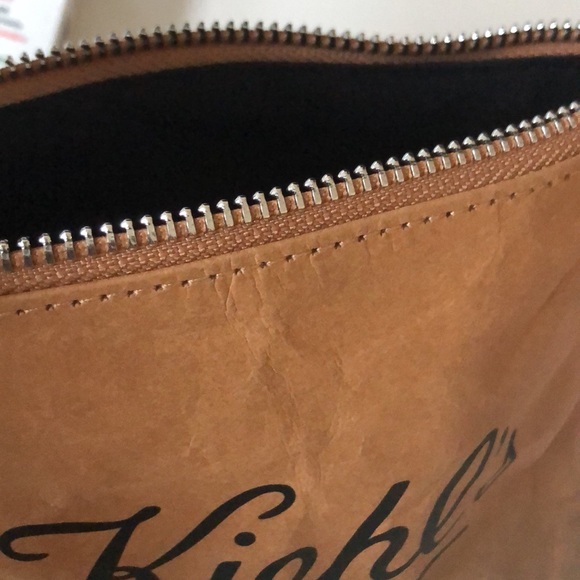 👝 Kiehl’s paper makeup case - Picture 2 of 3